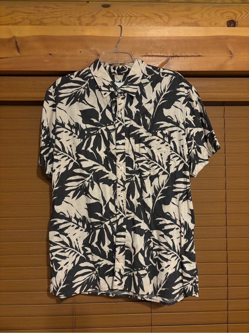 American Eagle Outfitters Black & Cream Short-Sleeve Button-Down Shirt